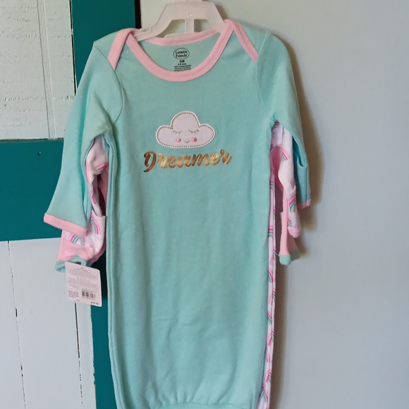 Gerber 4 piece set and Luvable Friends gowns NWT bundle - Picture 4 of 6